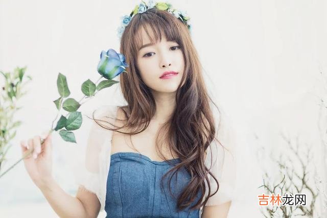 01之前参加一个朋友的婚礼时 我跟他离婚，是因为我不想在以后的日子里被他算计
