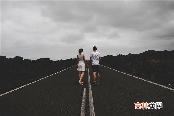 01人生很多事都是如此：话语权和决定权掌握在“强者”手中。|在结婚这件事上，优秀的女人就是有资格对婚姻挑三拣四