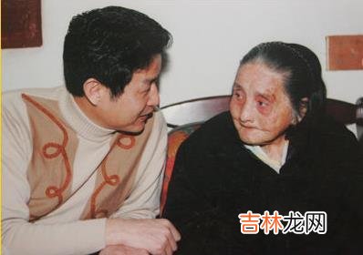 女排名帅陈忠和，前妻车祸去世二婚娶女排学生，现今携妻低调生活