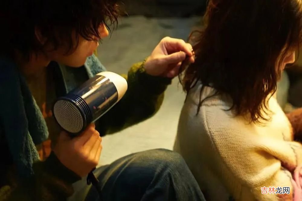 《如何拥抱一只刺猬》 ｜回避型人格的爱情：敏感与逃离