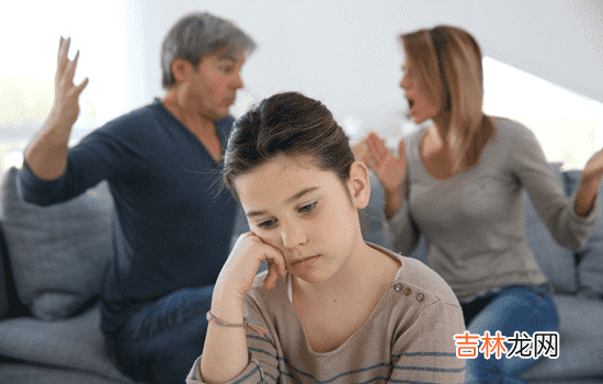 遇到家庭暴力该不该离婚？在中国因家庭暴力而离婚的家庭正在成逐年上升的趋势 在遇到家庭暴力时，一定要通过离婚的方式来解决吗？