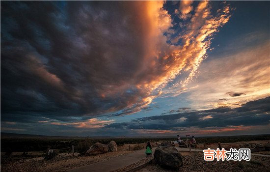 两个人之间之间感情方面的摩擦 双方都十分的相爱但是三观不同，相处起来真的非常累