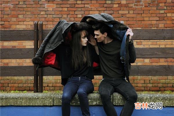 对大多数人来说 我们好歹夫妻一场，虽然说已经离婚十年了，但你总不能见死不救