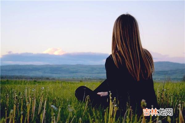 01有个朋友最近来无锡录综艺 年薪50万说赚钱少，这让我这个年薪撑死了十多万的人怎么活？