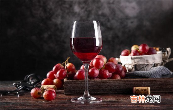 其实在生活中 很多夫妻在生活中都会遇到的一个问题 ，老公爱吃醋