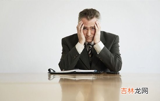 老公心情不好怎么哄他开心?面对心情不好又不愿向你吐露情绪的丈夫 如果老公心情不好,又不愿向你吐露,这也会是他爱你的一种表现吧