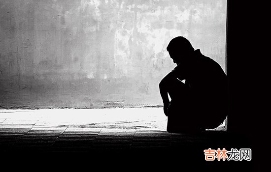 老公心情不好怎么哄他开心?面对心情不好又不愿向你吐露情绪的丈夫 如果老公心情不好,又不愿向你吐露,这也会是他爱你的一种表现吧