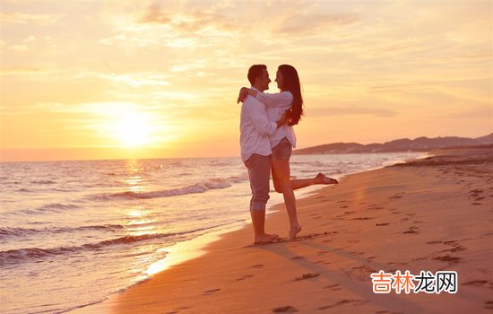 每个女人都渴望嫁个好老公 看一个老公好不好，就看他愿不愿意为你花钱