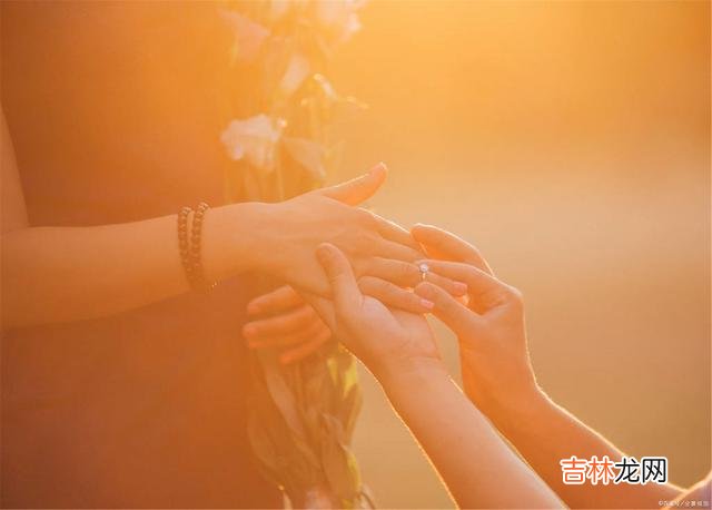 苏菲·玛索说:“女人最可悲的不是年华老去 女人不要在无望的婚姻中老去,要敢于活出属于自己的精彩人生