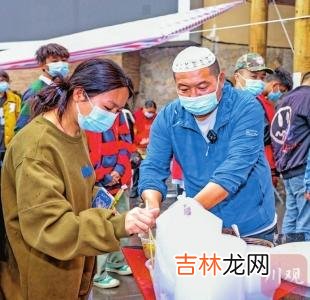 本文转自：华西都市报泸定地震后免费送出6500余碗爱心拉面热心“拉面哥”去世了妻子：会把...|热心“拉面哥”去世了