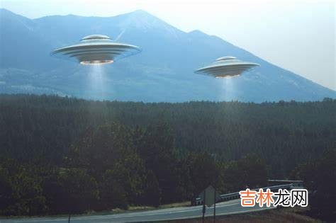 英媒：美国宇航员在月球上看过不明飞行物，“它们在盯着我们看”