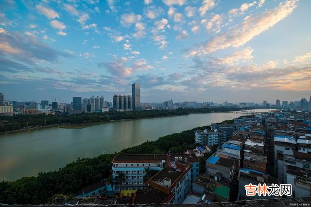 只讲爱与情的女人，多半会成为男人心中的挂念和疼爱