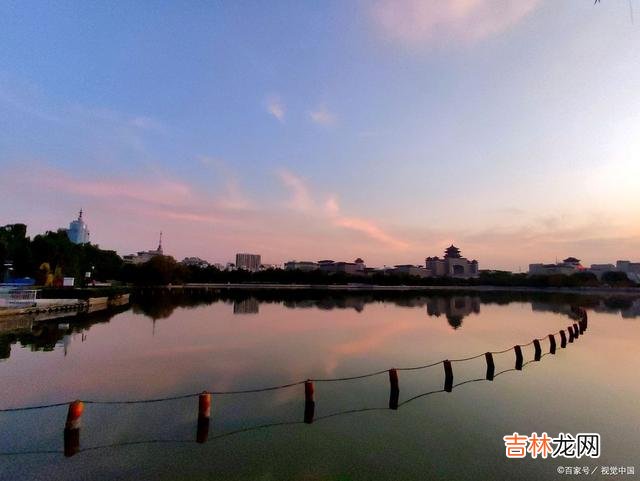 为情所困 为情所困，大概就是无声地改变和迎合吧