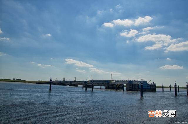 好色 世间不曾缺少美，而是缺少发现，好色的女人最擅长的事情