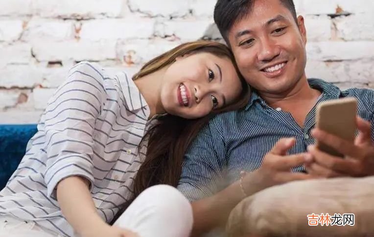 男人爱上你不一定说出来，往往有6大表现，一定要学会珍惜