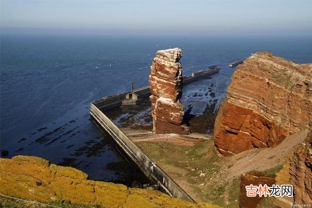 为什么有些爱情之路非常坎坷和艰难呢?说到底 很难得到的爱情,总有一个人属于后进生,需要付出很大的努力