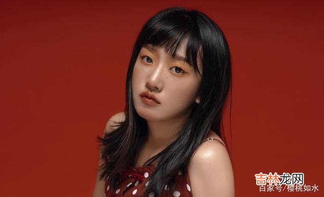 时至今日 男人对待自己爱慕的女人，或者说是动了情的女人，他又是非常心软