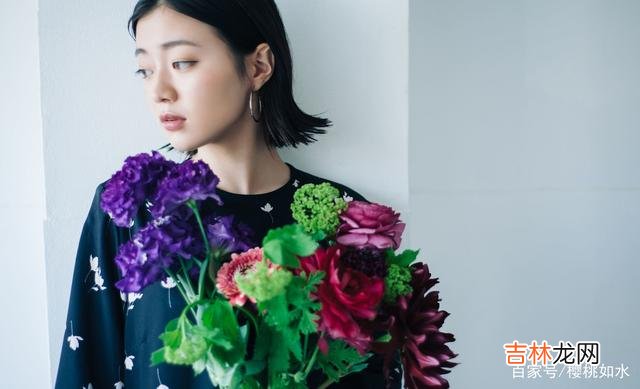 主动说分手的人 有些分手，不是不爱了，而是爱到令人无奈，却也只能分开
