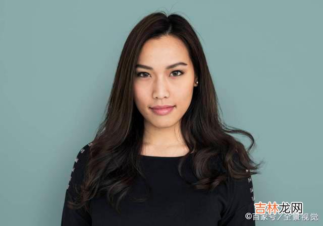 男人动情后 卑微，是一种令人疼惜的爱慕，有些可怜，还有些乞讨