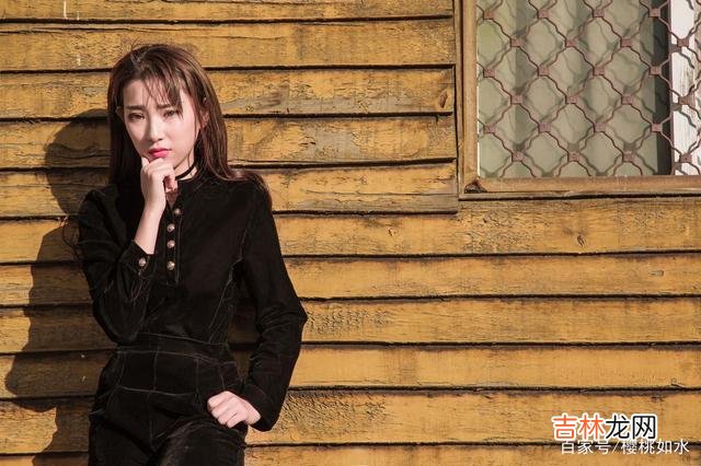 令男人不断地感情用事的女人 无论有没有人爱，爱自己才是终身浪漫的开始