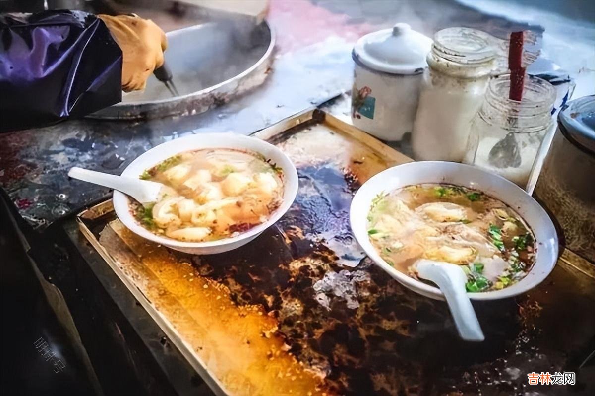 作者：黎荔城市的白天形色匆匆 消失的馄饨摊