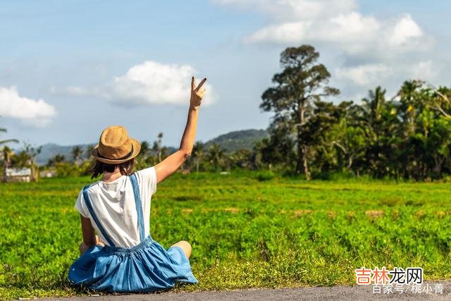 01-记得《千与千寻》里说过这样一句话：“不管前方的路有多苦 有的女人，心根本就捂不热，你可别贸然去尝试