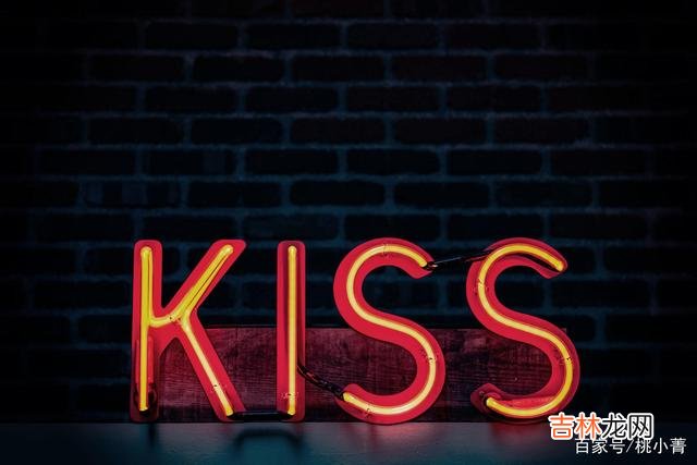 -01-记得张爱玲曾经说过：“我以为爱情可以填满人生的...|男人已经对你动了真情，无论你靠近他做什么，他都不会后退