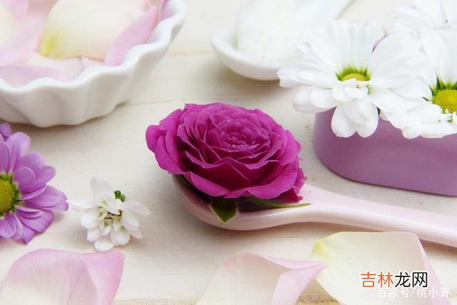女人很清楚，答应男人的邀约，也就等同于是在给男人创造机会