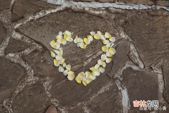 女人给你这些东西，就是在暗示你，她并不爱你