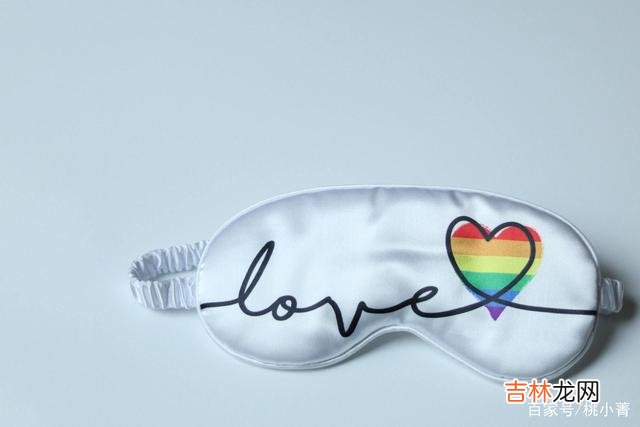 在《爱的艺术》一书中 男人的态度，男人的联系方式，都会随着感情的变化而变化