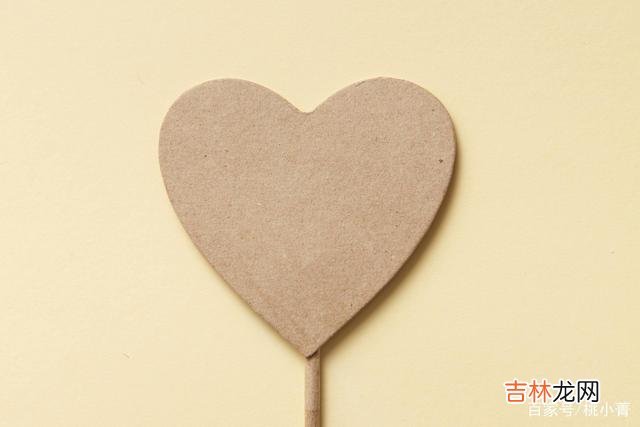 虽然大家都奔跑在追爱的路上 感情本就不论对错，只论互相，有一种爱，叫互相给予