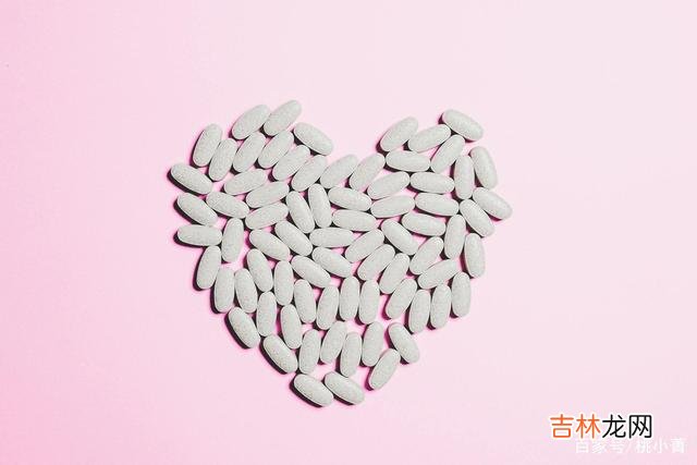 卢思浩在《离开前请叫醒我》一书中写过：友情爱情都一样 希望男人能够明白，女人把你当老公的表现，就是和你较真