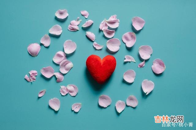 卢思浩在《离开前请叫醒我》一书中写过：友情爱情都一样 希望男人能够明白，女人把你当老公的表现，就是和你较真