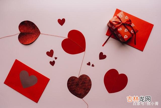 《一禅小和尚》里说过这样一句话：师父说 有些甜言蜜语，听着确实悦耳又暖心，但都不是爱的象征