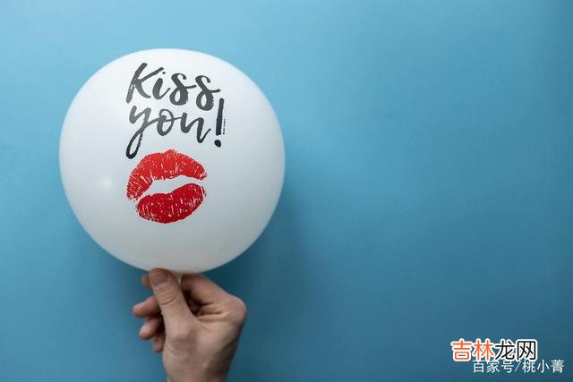 到了某一个年龄 女人都该明白，男人爱到极致后，会主动交出这些东西