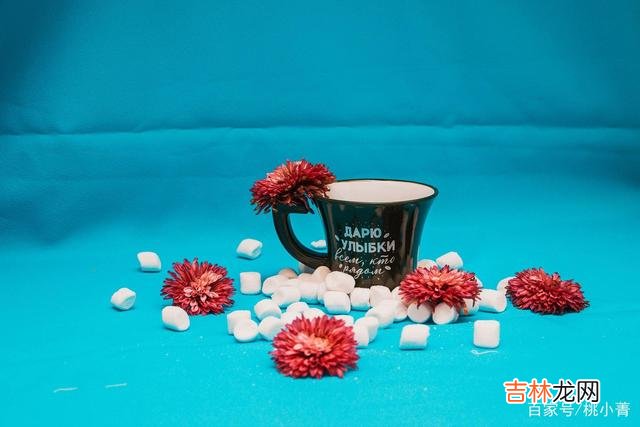 到了某一个年龄 女人都该明白，男人爱到极致后，会主动交出这些东西