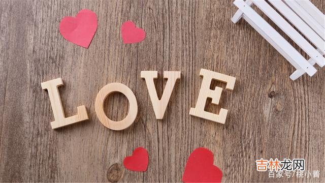 我们之所以追求爱情 你要知道，女人向你索要这些东西，其实是爱上你了