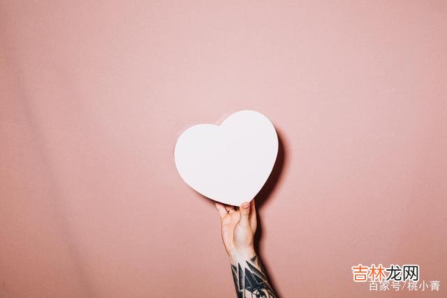 爱情是一味毒药 当爱在心中滋生时，女人连眼神都会变得不一样