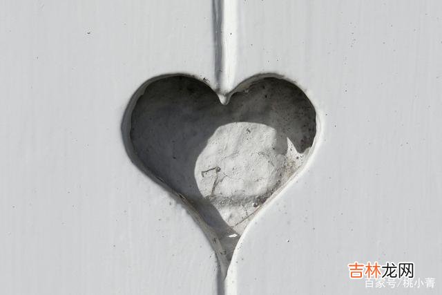 在这个大家都很看重物质的时代 你要知道，最让男人痴迷的，其实是为花钱的女人