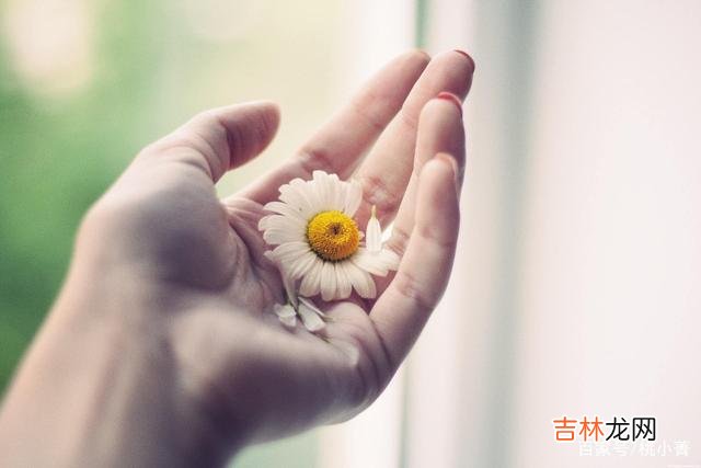 我们放下尊严 情到深处，女人的矜持，会被热情取代；女人的胆怯，会被大胆取代