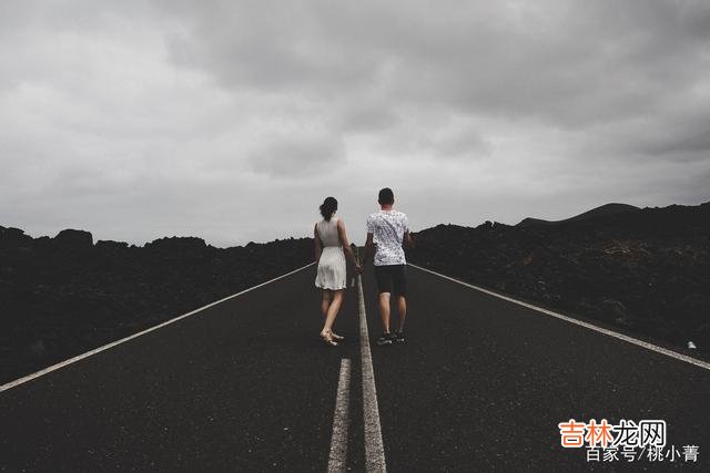 安迪教父曾经说过：“这个世界人与人的差别 把爱收回来，去等待那个真正爱你的人，你才会幸福