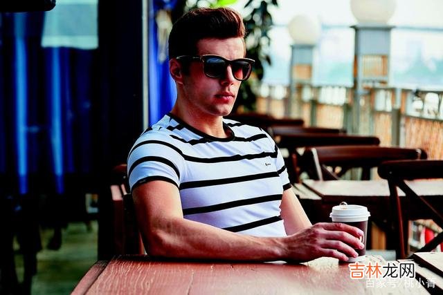 在爱情的滋养下 人到中年，男人还能遇到自己喜欢的人，实属不易
