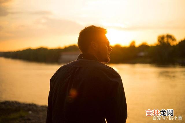 在爱情的滋养下 人到中年，男人还能遇到自己喜欢的人，实属不易