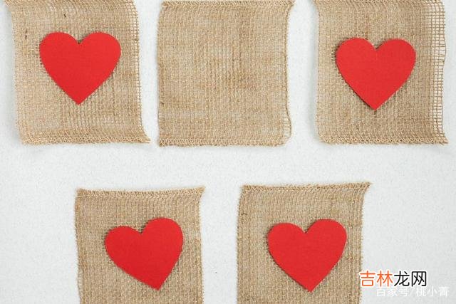 路遥曾说：“爱情啊 她只会把自己的爱，藏进不拒绝里，默默等待着男人的察觉