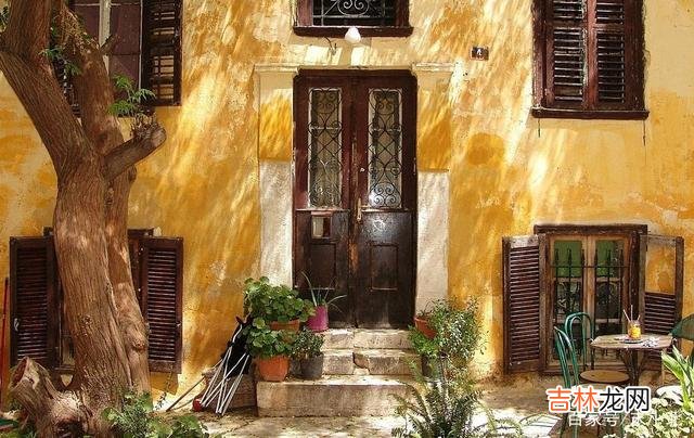 曾经听过很多关于“傻姑娘”的故事 没有面包的婚姻，其实是最可悲的