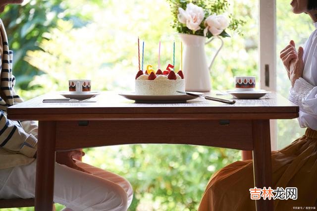 女生给我倾诉，她爱上了一个渣男，男生的态度让她心无法平静