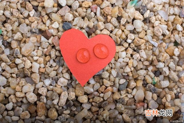 异性之间,不要经常聊3个话题,说多了关系就变质了