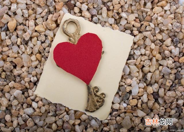 异性之间,不要经常聊3个话题,说多了关系就变质了