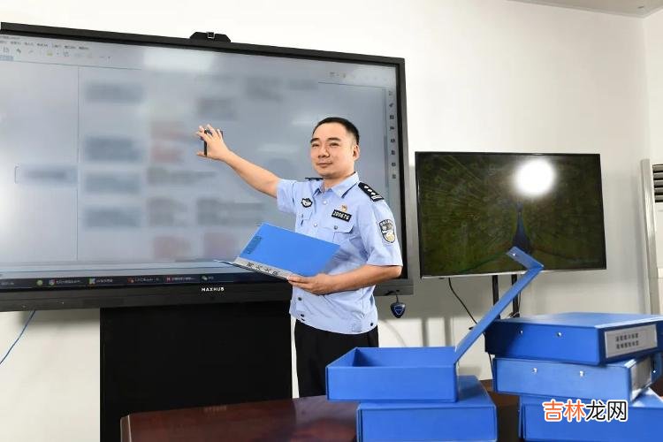 最美情侣装!这对夫妻,双双荣立一等功