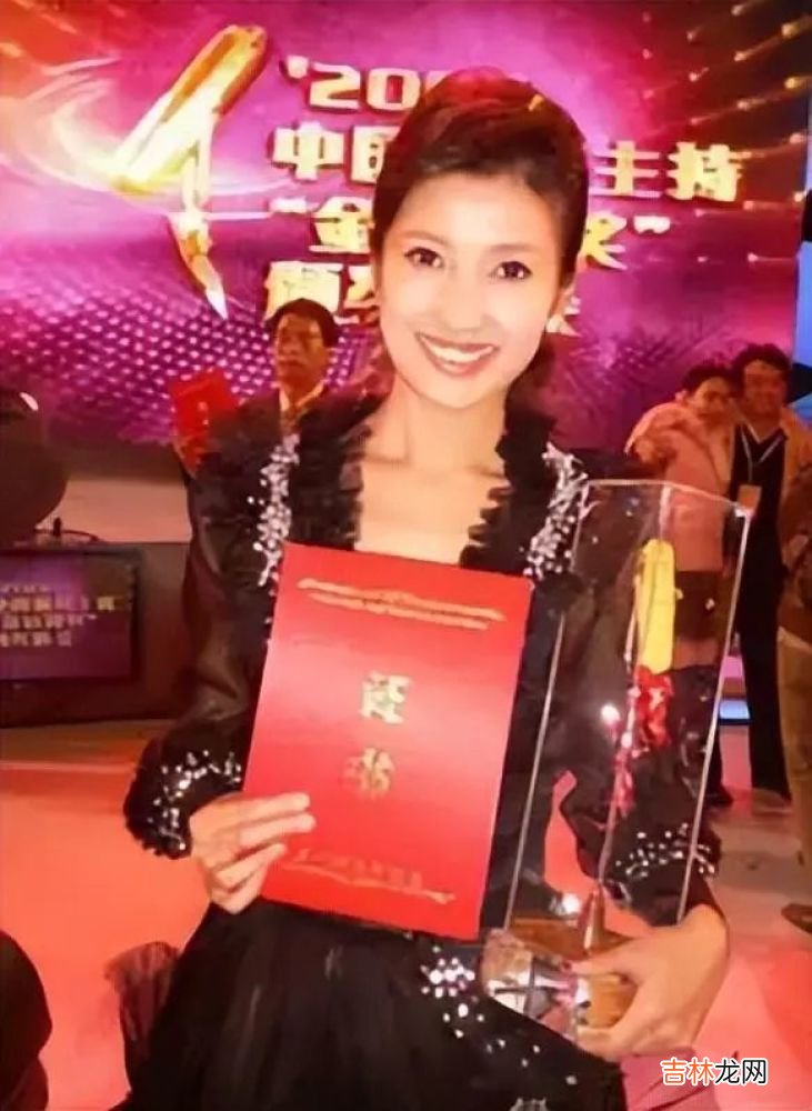 春妮与蒋虎离婚14年：她嫁给同事很幸福，他却还是孤身一人